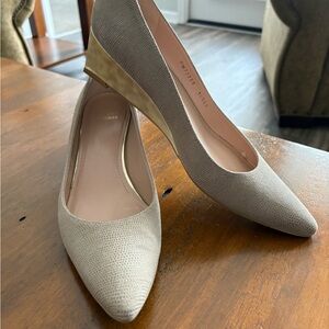 Stuart Weitzman Beige and Gold Heels